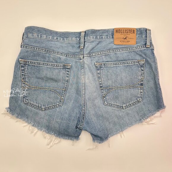 Hollister Distressed Light Wash Cut-Off Denim Shorts Size 33 - Picture 2 of 4